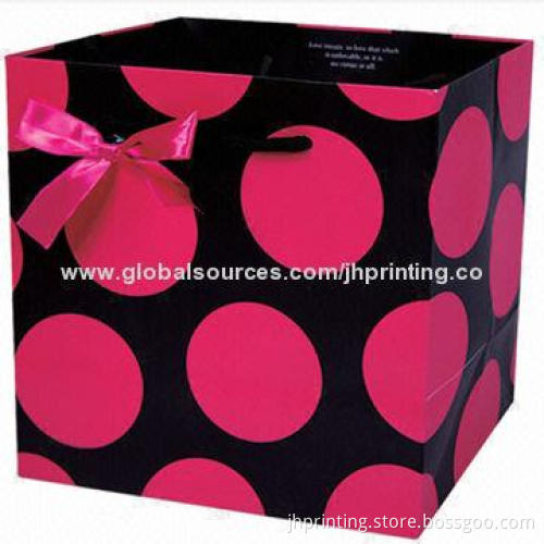 Black Carrier Bag, Made of 250gsm Art Paper, OEM Samples are Ready in 3 Days